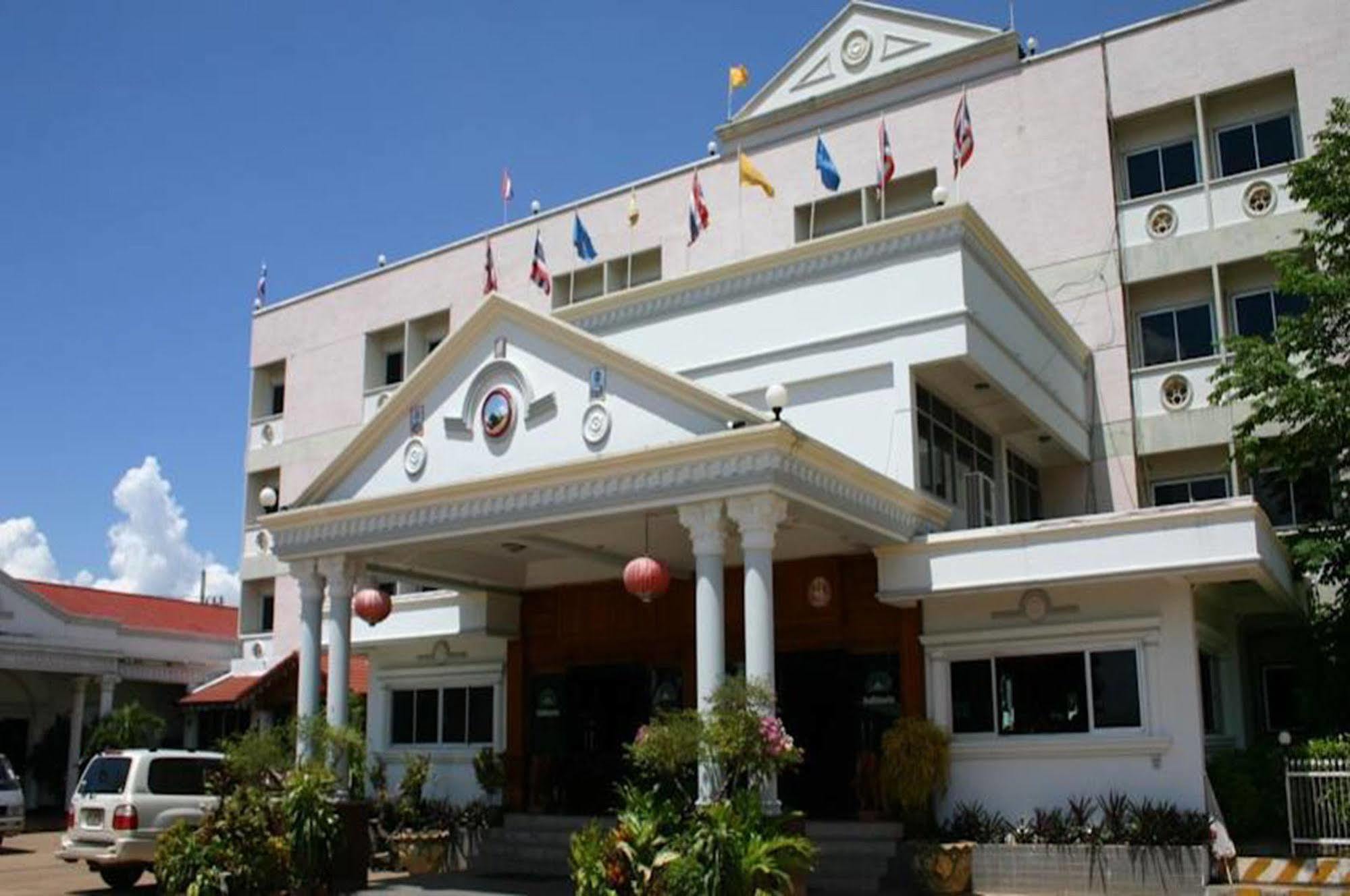 Sakol Grand Palace Hotel Sakon Nakhon Ngoại thất bức ảnh